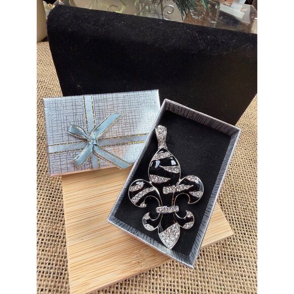 Silver Fleur-De-Lis Pendant With Black & Clear Rhinestones In Gift Box - Picture 1 of 6
